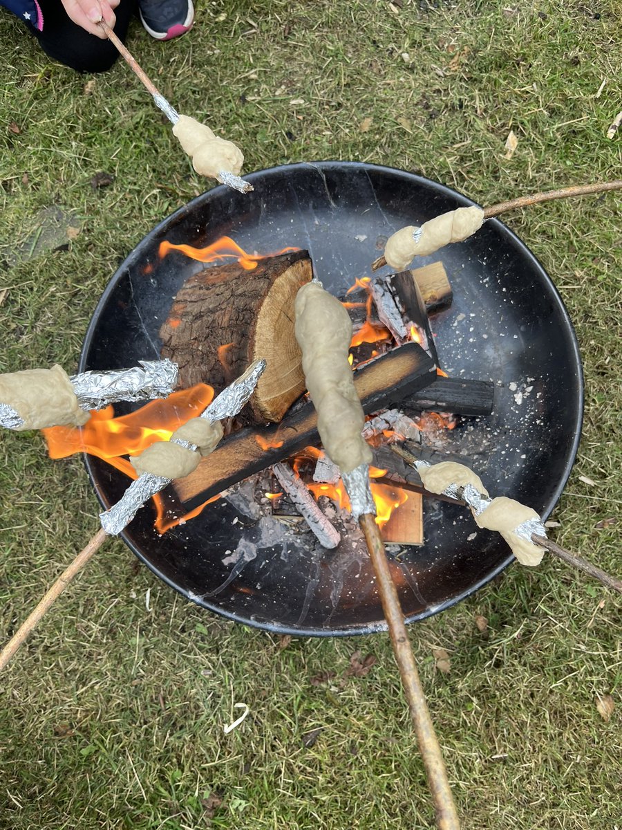RagLGriffiths's tweet photo. We had a great afternoon making and toasting dampers! 🪵🔥🌲🍂@RaglanVC https://t.co/T95EODY8Tt