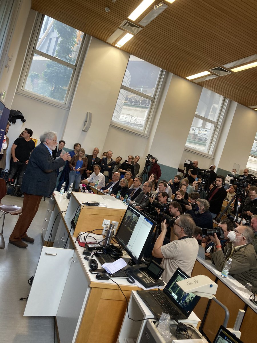 mechnight24's tweet photo. Regular lab programming interruption: help put a press conference for a Nobel prize winner together. ✨❤️

#AcademicChatter 
@iqoqivienna 
@univienna 
@QUANTUMunivie https://t.co/O3rniMRGCM