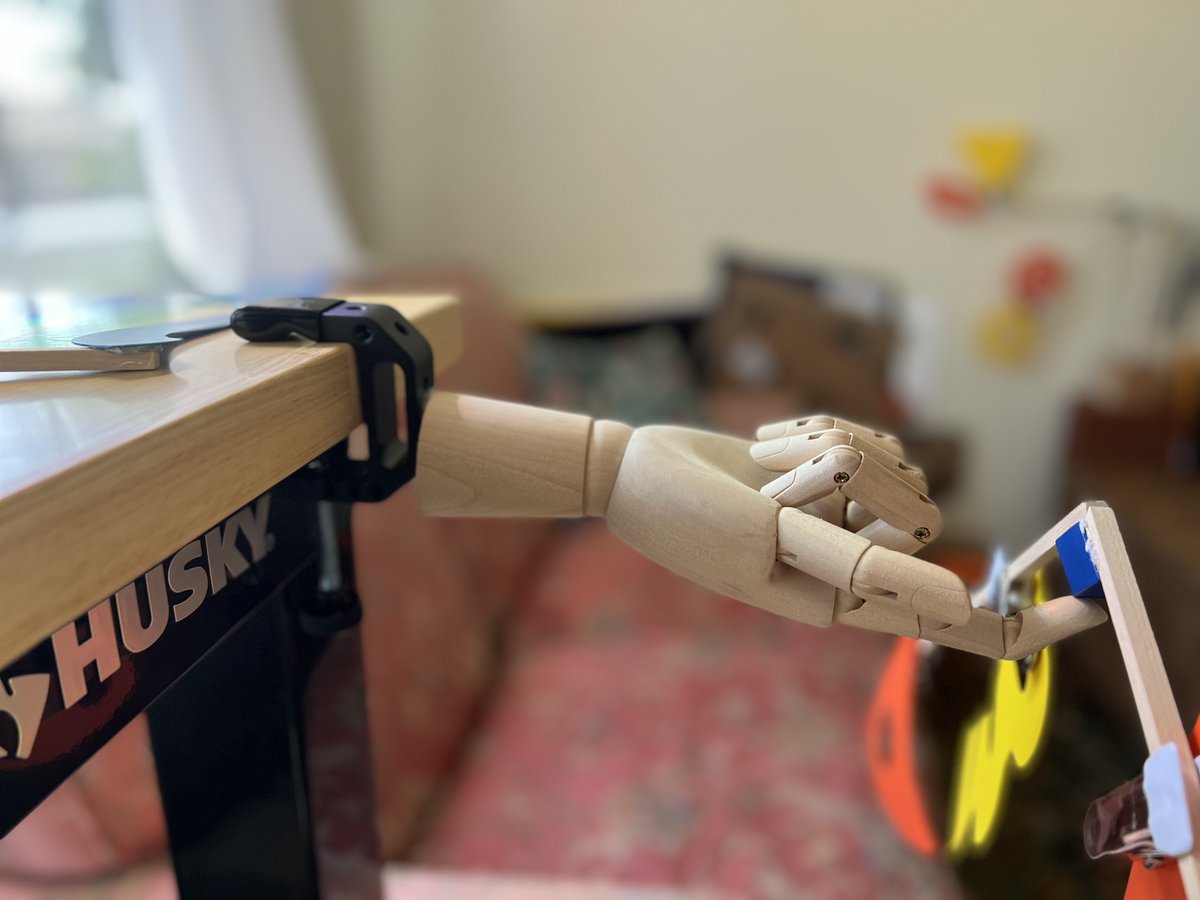 Bringing balancing sculptures around town! Quick prototype of a posable wooden hand attached to a clamp to create a balancing base.
#exploringbalance #kineticart #tinkering #prototype