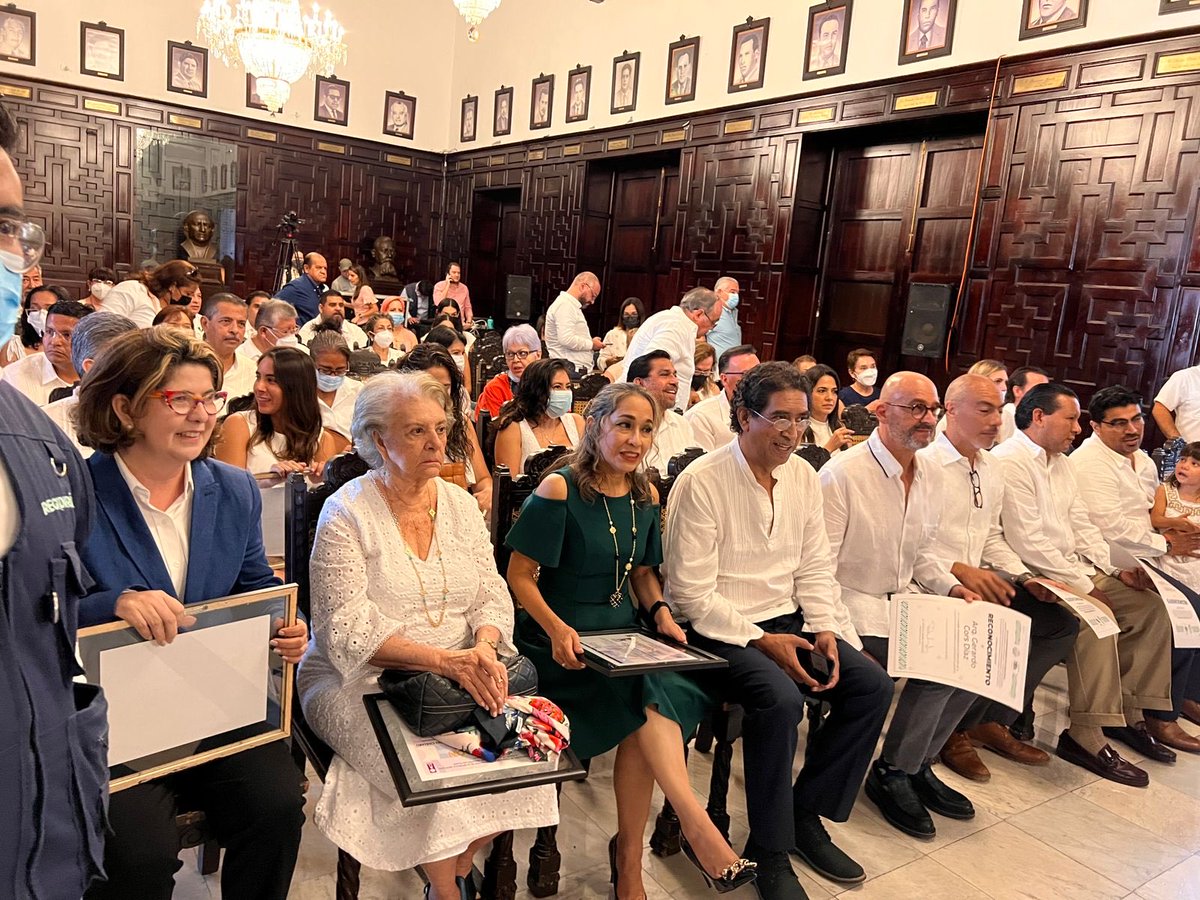 capver_ac's tweet photo. Este 03 de Octubre, se llevó a cabo la ceremonia de la entrega de reconocimientos y galardones por parte del Ayuntamiento de Veracruz, presidido por la Alcaldesa @PatyYunes, agradecimiento de nuestro gremio por conmemorar el Día del Arquitecto.
@AyuntamientoVer
#CAPVER https://t.co/auXMqEbMae