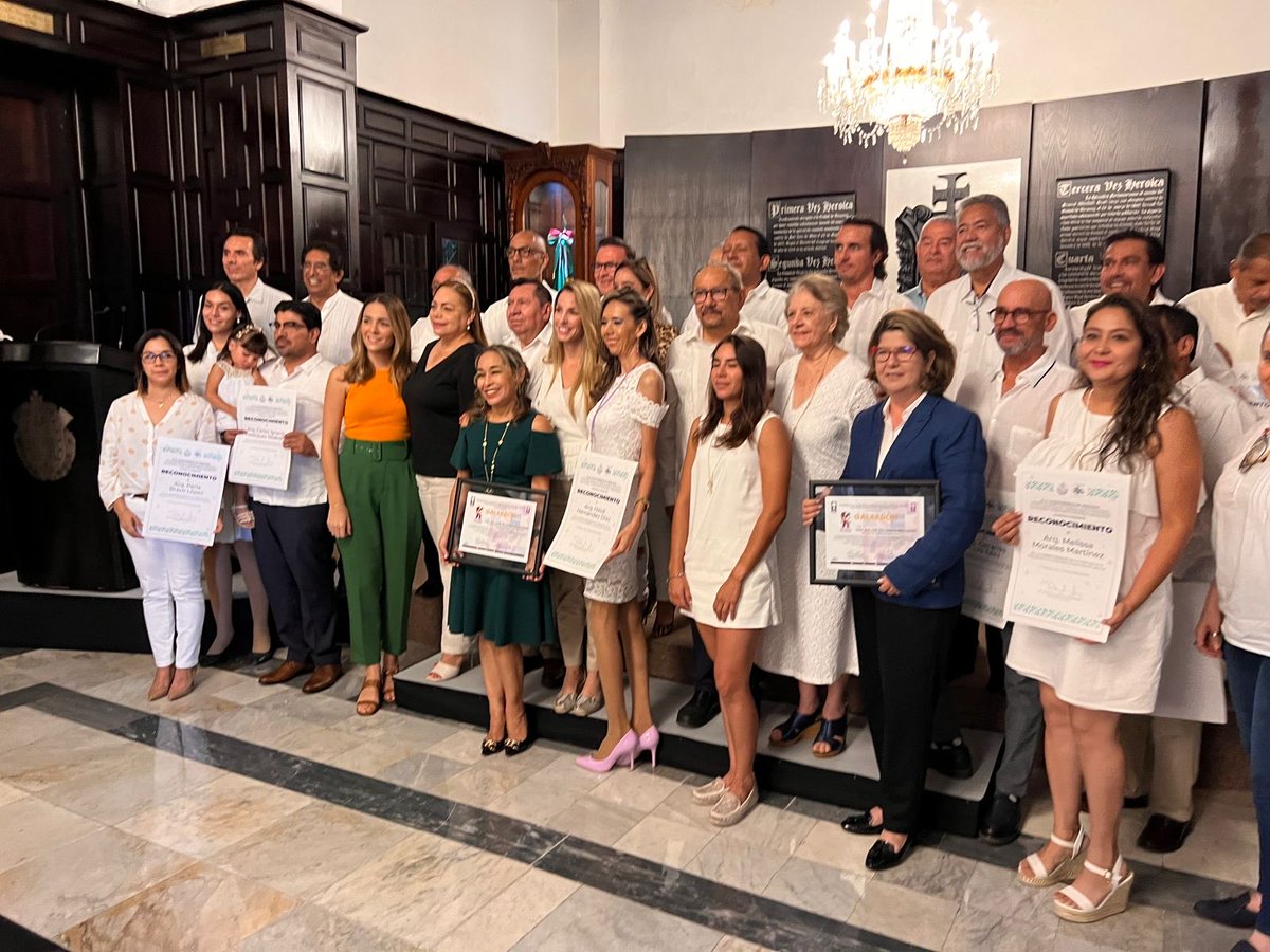 capver_ac's tweet photo. Este 03 de Octubre, se llevó a cabo la ceremonia de la entrega de reconocimientos y galardones por parte del Ayuntamiento de Veracruz, presidido por la Alcaldesa @PatyYunes, agradecimiento de nuestro gremio por conmemorar el Día del Arquitecto.
@AyuntamientoVer
#CAPVER https://t.co/auXMqEbMae