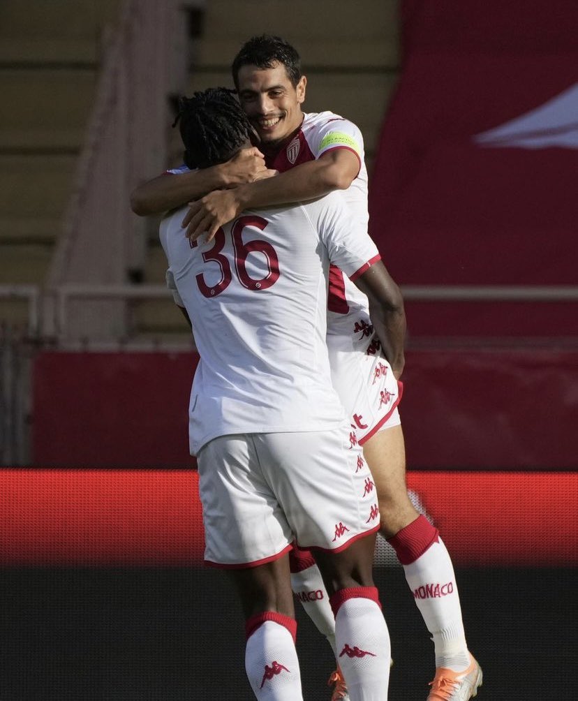 FutDistinguido's tweet photo. #Ligue1 🇫🇷 FECHA 9

Toulouse 4-2 Montpellier 

Troyes 2-2 Reims

Auxerre 1-1 Brest 

Monaco 4-1 Nantes

Lens 1-0 Olympique de Lyon https://t.co/gefzPuazUE