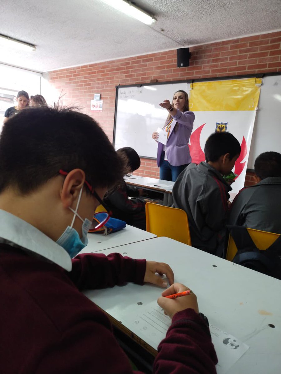 DemoLabCA's tweet image. Nuestros niños, niñas y jóvenes de los colegios de Bogotá disfrutan las jornadas lúdicas que realiza #ConcejoAlColegio, formándose como líderes para el futuro de la capital y aprendiendo sobre el @ConcejoDeBogota