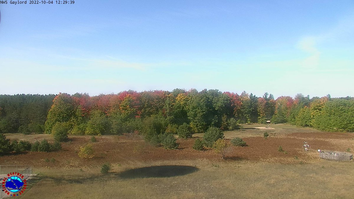 NWSGaylord's tweet photo. 10/4/22- Checking in on the current temperatures across the area. It's a beautiful early October day, with temps in the 60s across the board. Some spots will reach the 70s this afternoon! A beautiful day to look at the fall foliage, which continues to turn. #MIwx #FallUpNorth https://t.co/YQ9avafYmZ