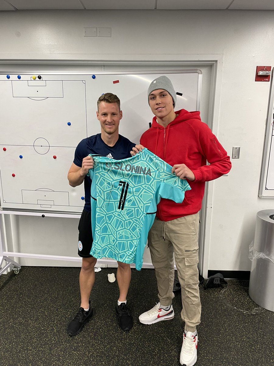 fherbers9393's tweet photo. 🚨Giveaway alert 🚨
Donate to #ZeeSoccerFund for a chance to win a signed @GabrielSlonina jersey! 🔥

Any donation from today until #DecisionDay (Sunday, Oct 9th) enters the draw! Good luck 🍀 

More info and link to donate below 👇🏼 https://t.co/WqwfFAWGF6
