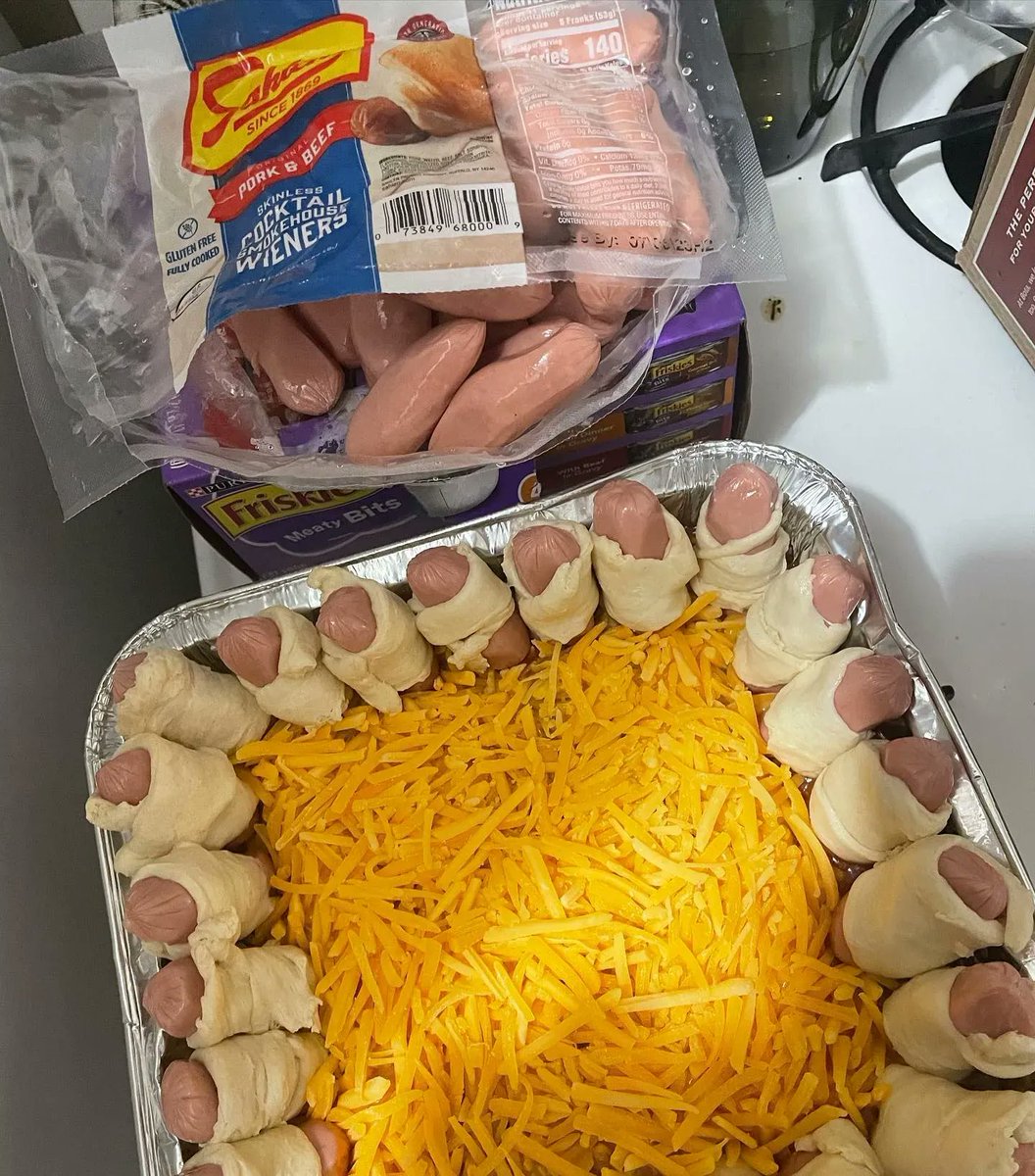 Sahlens's tweet photo. That’s right! Just like schmeats716 on IG, you can now score #Sahlen’s #Smokehouse #Cocktail Wieners at your local @TopsMarkets! Her #chili #cheese #dip #recipe looks delicious & we encourage everyone to try something #new! https://t.co/pgu8Gs7gEt