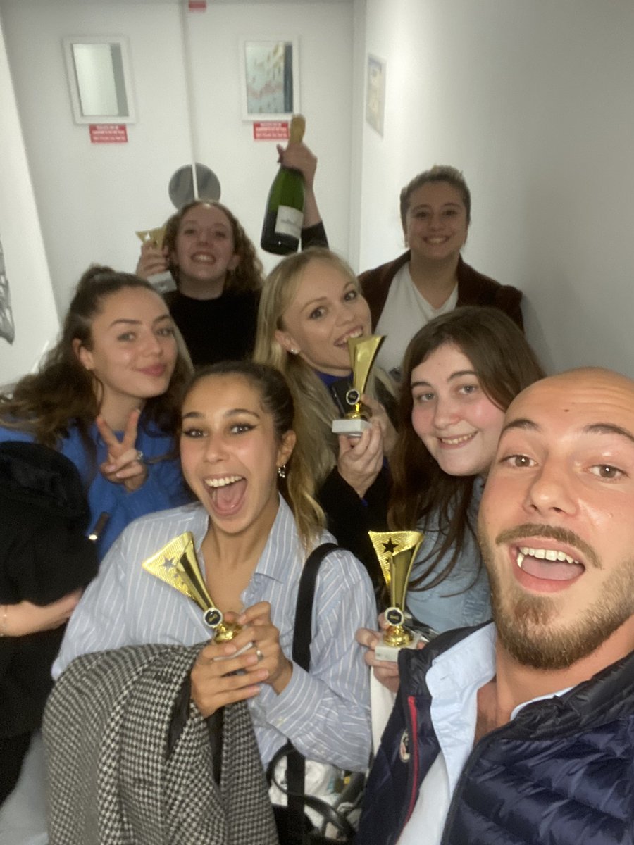 We won ! ✨ Merci à <a href="/ManoMano_FR/">ManoMano_FR</a> et <a href="/EFAP_/">EFAP</a> <a href="/Oceane_Fagi/">Océane_Dmb</a> @FPautte <a href="/c_chaboteau/">Caroline Chaboteau</a> <a href="/LaurineLesage/">llsge</a> <a href="/math_wuill/">Mathieu WUILLAI</a> <a href="/VincentMontet/">Vincent MONTET</a>