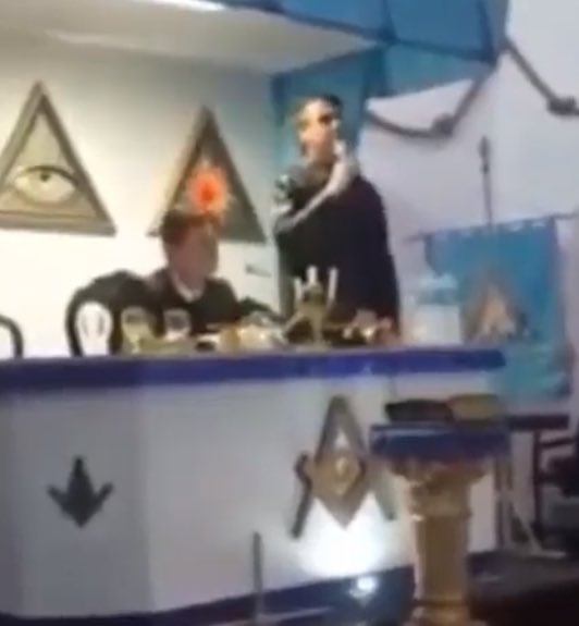 jejezaum's tweet image. 🚨Passando para desejar uma boa tarde para o senhor JA1R MAÇONARO. Sim, NÃO é montagem ou fake news, Brasil, é o Messias na Maçonaria.