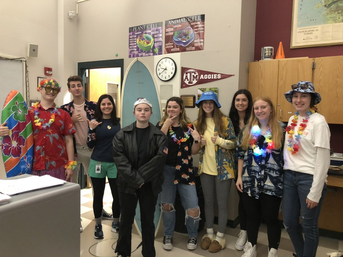 ETraceyAP's tweet photo. @Queen_Nerdling  Bikers vs Surfers on day 2 of spirit week https://t.co/gOUmSUpgMQ