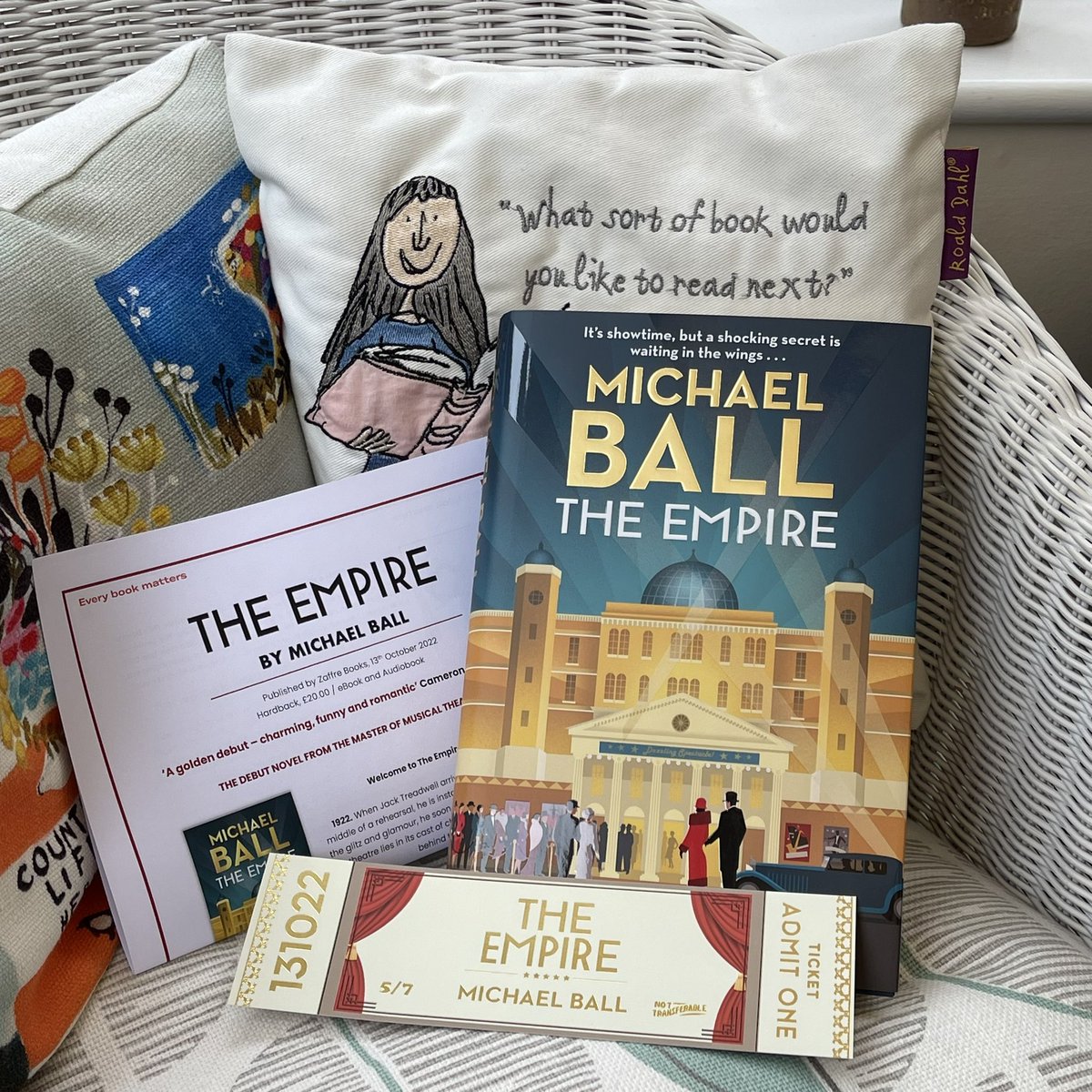 Sarah_Swan2's tweet photo. Iβm looking forward to this!! Reading #TheEmpire by @mrmichaelball for the @rararesources blog tour π Thank you @ZaffreBooks for this gorgeous copy π#FromStageToPage @ClareJKelly @AbiWalton4 #BookTwitter https://t.co/fTyO4upLRb