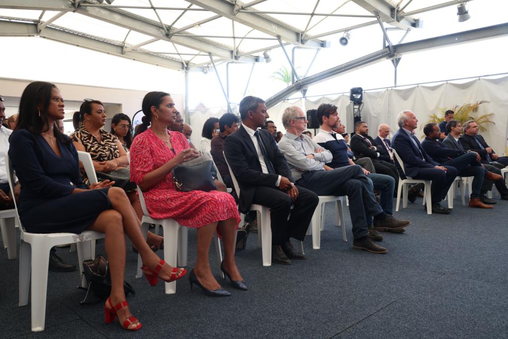 Univ_Reunion's tweet photo. #UR40
C'est officiel !
Le campus EST de l'île se verra dotée sur 10 hectares :
> de filières d'études universitaires dédiées à la thématique du développement humain et aux transitions sociales et sociétales https://t.co/YottlhYx5p