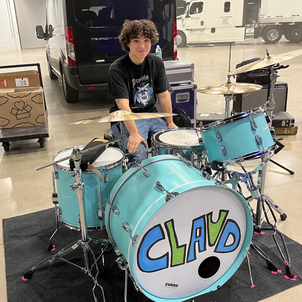 claudmp3's tweet photo. Night 2 tonight with @paramore in Salt Lake City ☠️ I made this lil drum head and design my own merch so pls buy some https://t.co/jM1nhsbhX6