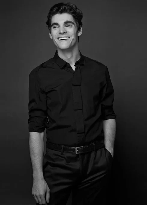 STOP comparing dream to walter jr from breaking bad, do NOT do my boy RJ mitte like this 