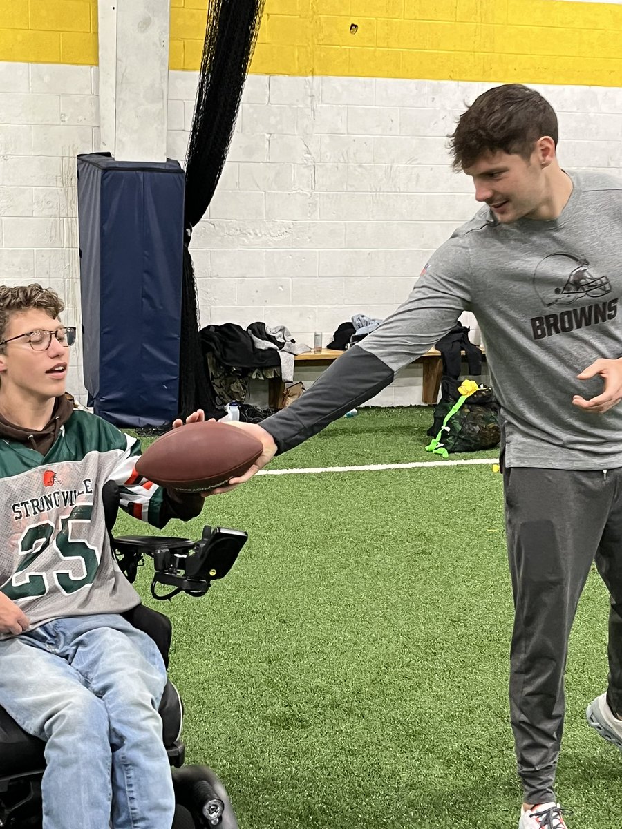 Great day for unified sports…hanging out with Cade York and Chomps made the day extra special ! #welovetheBrowns ! 🏈🧡🤎