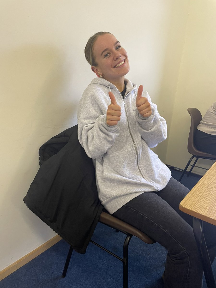 SarahRyMcc's tweet photo. Finishing up a rainy Tuesday with @caoimhe_baker in HRM concepts.  @JuneOByrne1 @MajellaGolden @LITCareers #hrm #lecture #beautyspatus https://t.co/FmWzCYeQ6w
