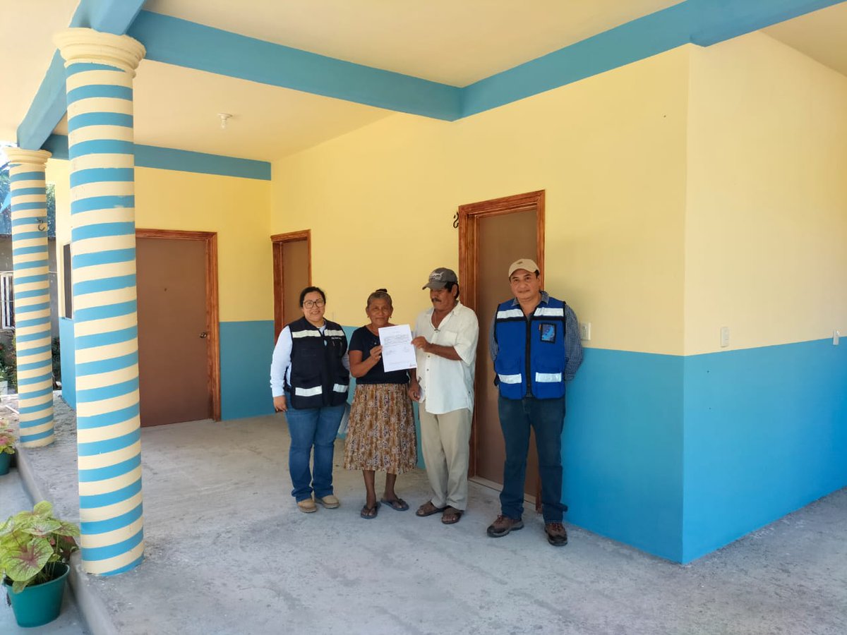 Conavi_mx's tweet photo. Mediante el Programa Nacional de #ReconstrucciónMX hemos logrado devolver la esperanza a las familias afectadas por los sismos, en el municipio de Santiago Astata, #Oaxaca.

A.T: Nora Patricia. https://t.co/ZJ8inJOZBW