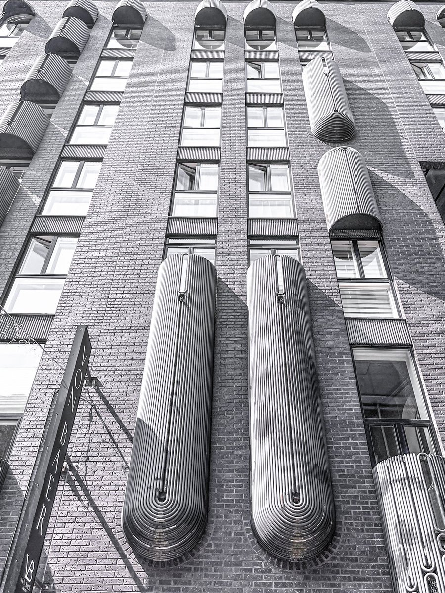 lit08's tweet photo. Artsy Facade
-
Insta: @lit08cyberpunk
-
#lookingup #rustlord_unity #archi_unlimited #1_unlimited #architecturedesign #ig_ometry #futuristic #lit08cyberpunk #architecturephotography #abstractaddict #toneception #tv_pointofview #tv_architectural #total_arquitectura https://t.co/bcQWP0iTVm