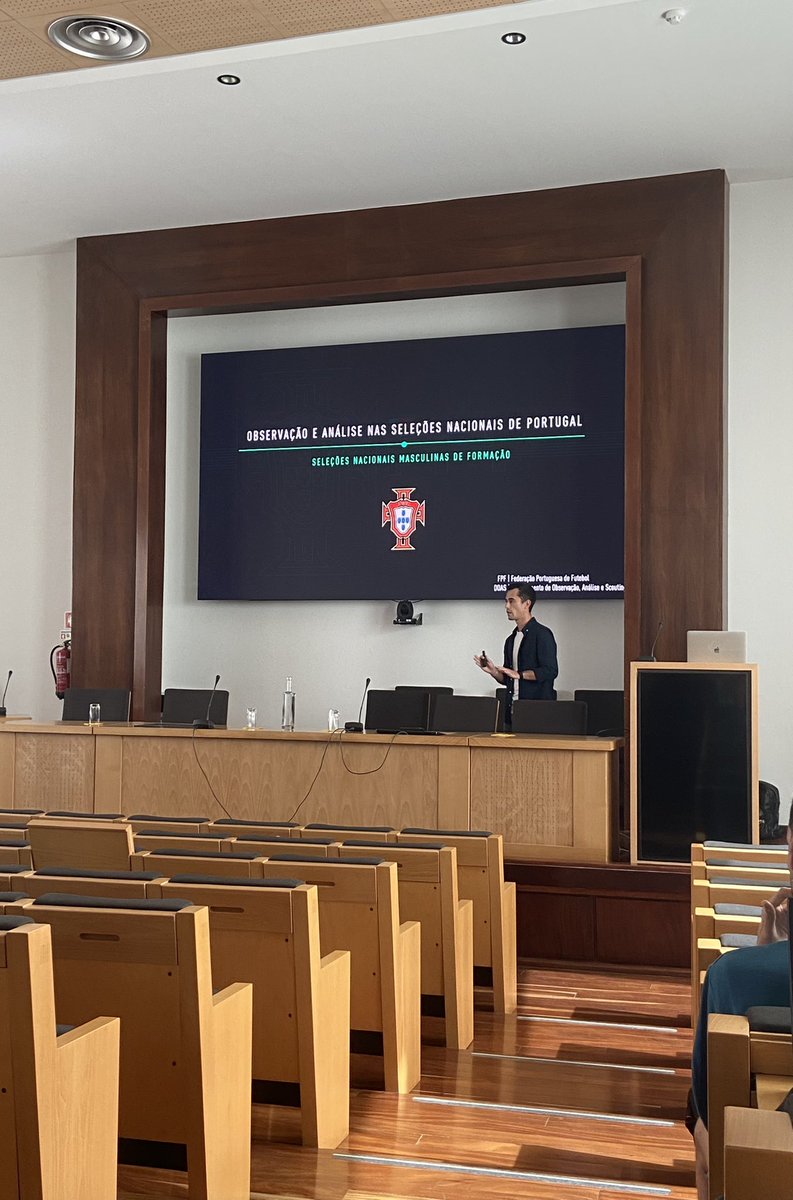 a_reis_10's tweet photo. Foi com enorme sentido de orgulho que estive na Faculdade de Motricidade Humana para falar acerca do trabalho realizado na área da Análise de Jogo com as Seleções Nacionais. Um orgulho por poder mostrar o trabalho ao serviço do meu país mas também por regressar à casa de partida! https://t.co/XAZ45LQEdk