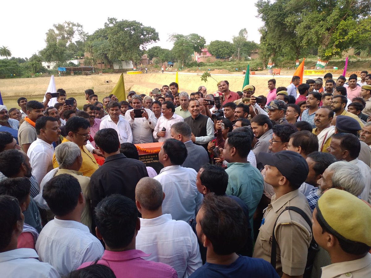 आज ग्रा प.करमुल्लापुर में टी एच आर का उद्घाटन नौली व जगतपुर में अमृत सरोवर का लोकार्पण एवं बृक्षारोपण SLWM के अंतर्गत ग्रा प.नौली में सोक पिट व फिल्टर चैंबर आदि का अवलोकन मां सांसद श्री सुब्रतपाठक जी,मा विधायक श्रीमती अर्चना पांडेय जी एवं APC/ACS पंचायतीराज महोदयद्वारा किया गया।