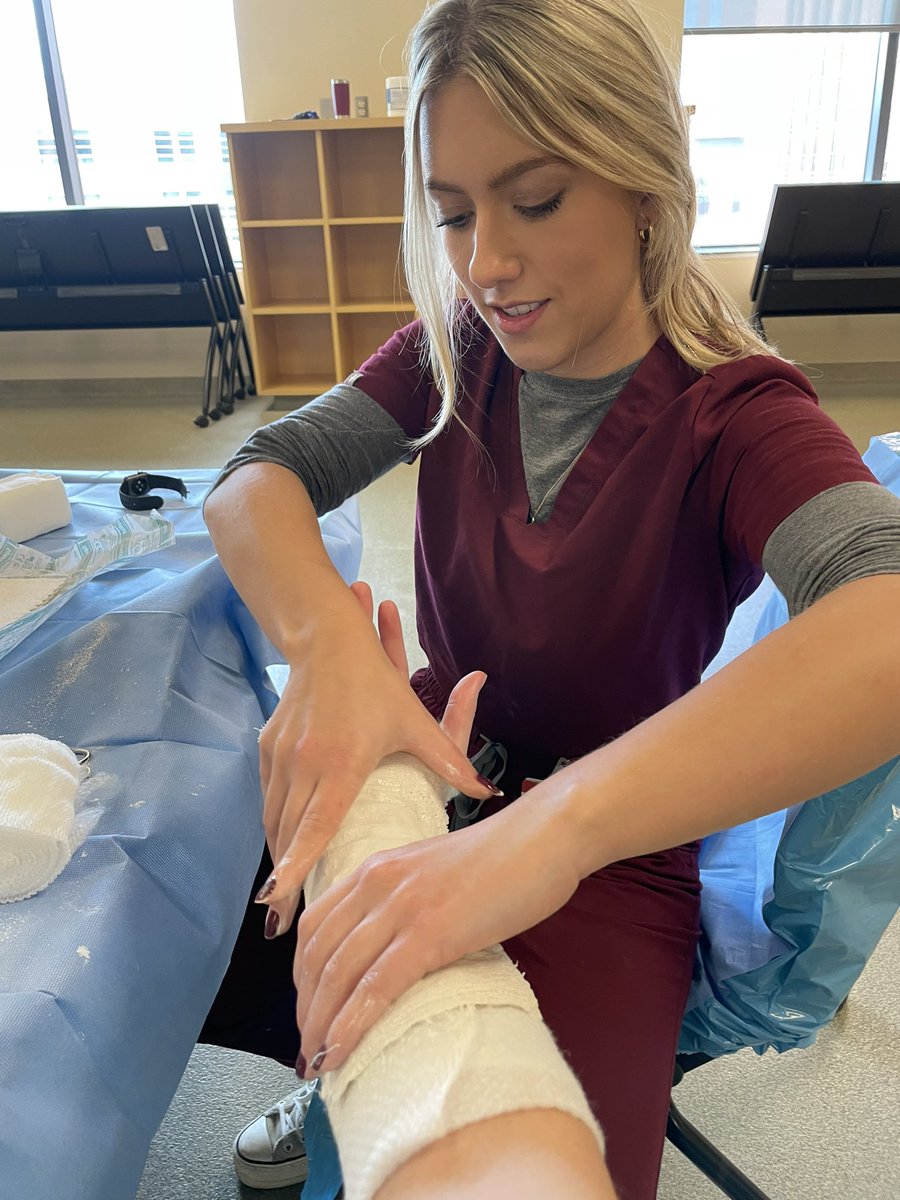 i_devengencie's tweet photo. Selectives week here at @OhioStateMed and today was all about Ortho! This was way too fun. Thanks to @MadisonHartMed for letting me immobilize her😂 https://t.co/7IPF0KRkgQ