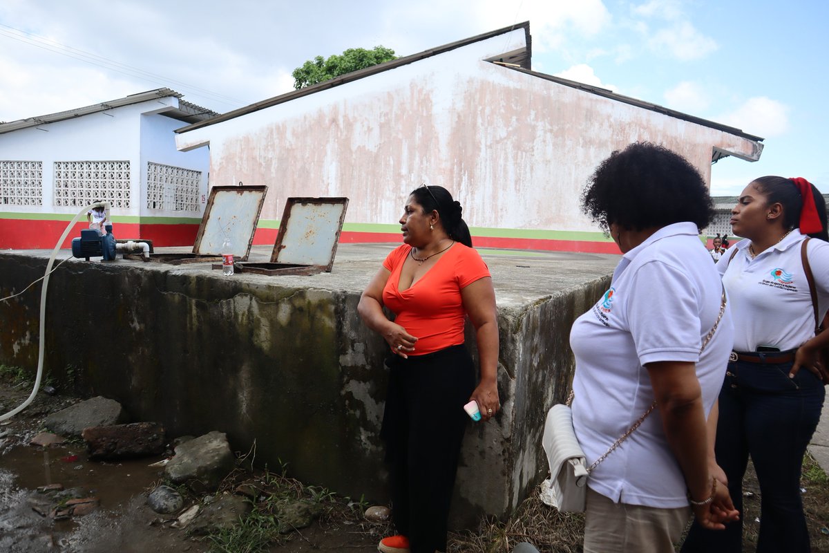 gamvica's tweet photo. Seguimiento y control a la construcción de 32 baterías sanitarias en Tumaco
La veeduría “AMUREXI”, de la organización Mujer Rural y Exitosa de Tumaco, visitaron las instituciones educativas, con fines de levantar información pertinente frente a los avances o entregas de las obras https://t.co/0KzZwHFSux