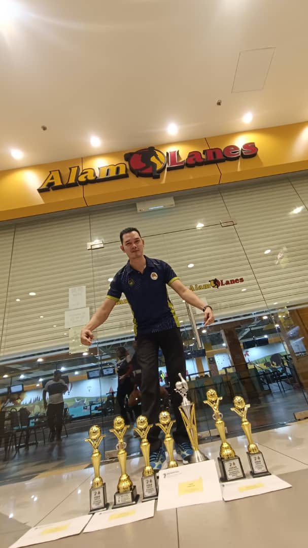 LPP_Kedah's tweet image. 𝟒 𝐎𝐤𝐭𝐨𝐛𝐞𝐫 𝟐𝟎𝟐𝟐 | 𝐒𝐡𝐚𝐡 𝐀𝐥𝐚𝐦
Kejohanan Bowling Piala Ketua Pengarah Lembaga Pertubuhan Peladang
Luar biasa hebat..
Tahniah buat en Rohim,en Hilmi ,en Nasir &amp;amp; Pn Roshita .Team mantap..mengharumkan nama  LPP &amp;amp; KSR LPP Negeri Kedah yang telah berjaya
#LPP50Tahun