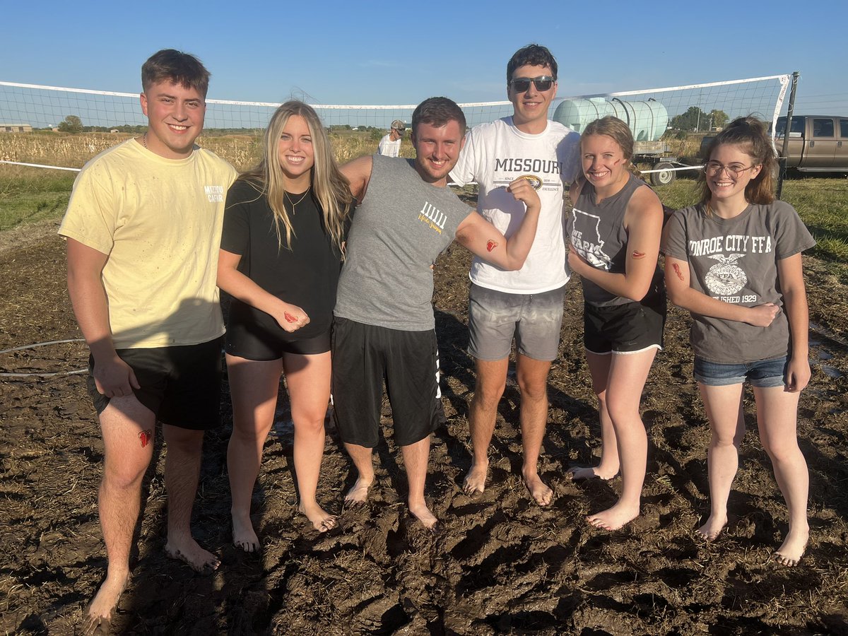 MizzouMeatLab's tweet photo. Work hard 🤝 Play hard 

The crew kicked off @cafnr week (and #NationalPorkMonth) at mud volleyball! https://t.co/LyCX6wLxHq