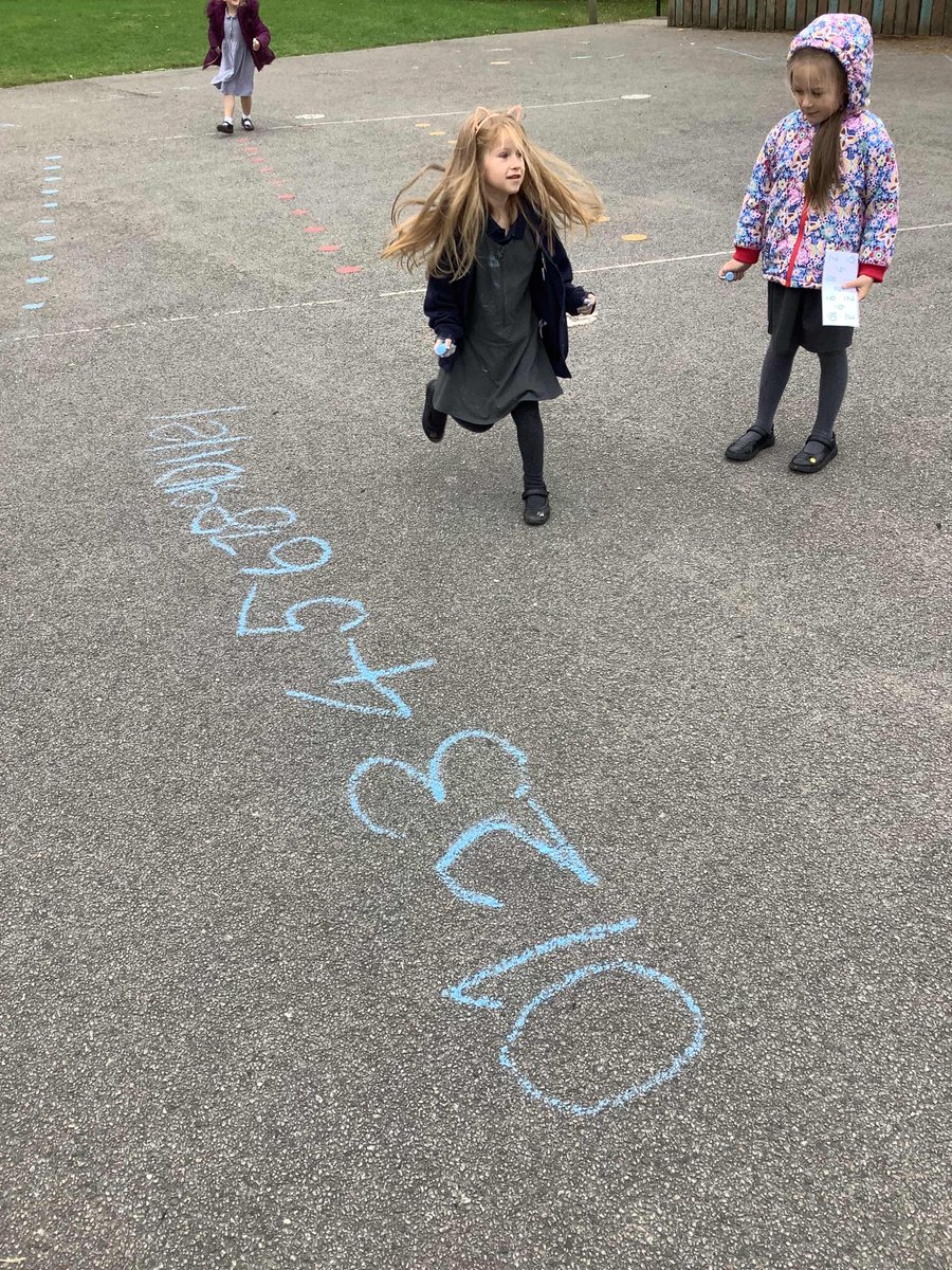 Coppice_Valley's tweet photo. This afternoon Beech class have been practicing our number formation out in the playground. We have been writing really big and checking with our friends. We then made giant numbers with our bodies. 1️⃣2️⃣3️⃣4️⃣5️⃣ #rkltpeople #YOGB #yr1maths #yr1 #Harrogateparents https://t.co/rLpCeeyZud