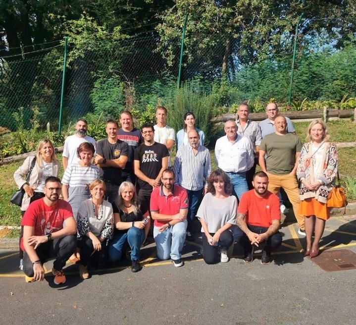 smiportu's tweet photo. Roberto Ortega, BH irakaslea eta IKT dinamizatzailea, @KristauEskola  sanean Mentor moduan egongo da aurten, bai Santa María Ikastetxeari bai beste ikastetxeei gure proiektu digitalak garatzen laguntzeko.

Eskerrik asko!

@KristauEskola @Irekia @onabat #EtorkizunariBegira https://t.co/NHdHa1QW7v