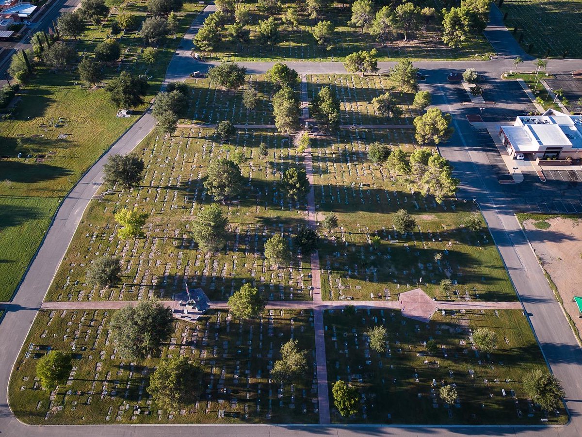 mikeonline's tweet photo. Todays #topdowntuesday is of a cemetery on Tucson’s northeast side. #drone #dronephotography #dji https://t.co/80sgglvfte