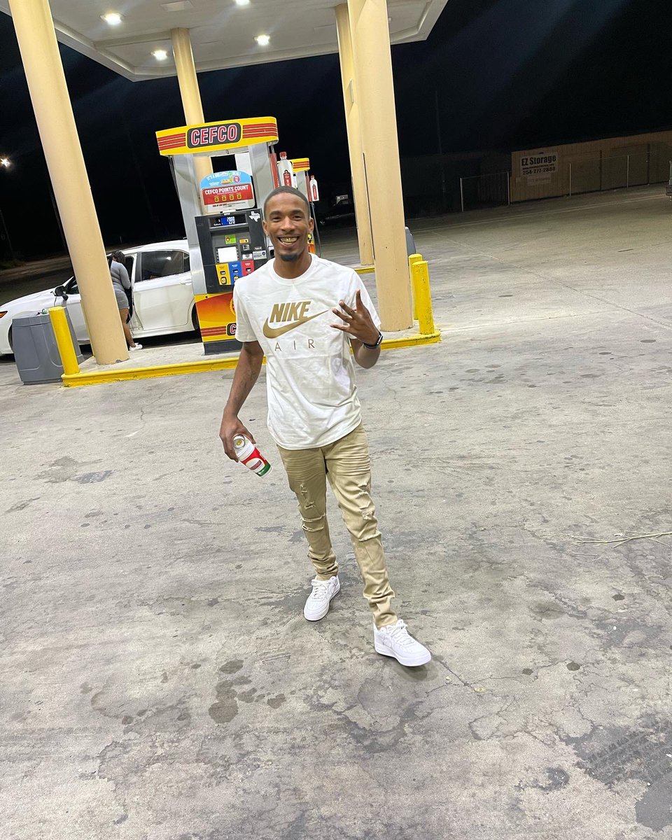 supa300's tweet photo. street nigga i’m in love with them dope boy whites 💫🏆 https://t.co/9E8OKPA1ZK