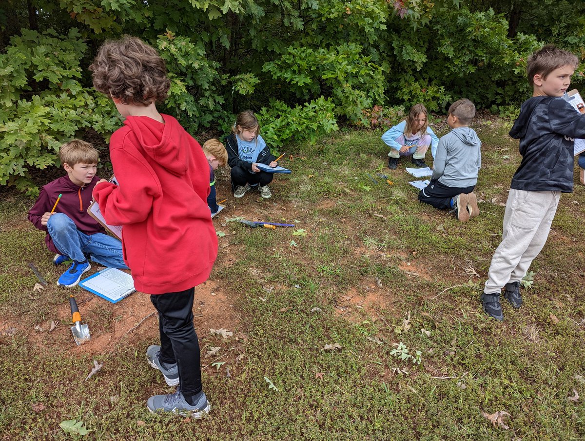 adcockhome's tweet photo. 3rdgrd STEM Day @FRESWarriors is in full swing! Learning about soil requires analyzing the soil components,digging to find out the type of soil in our schoolyard,and meeting the red wiggler worms in our worm bin. #DoingRealScience Later they will design their own soil 4 planting! https://t.co/YoivTXZpaj