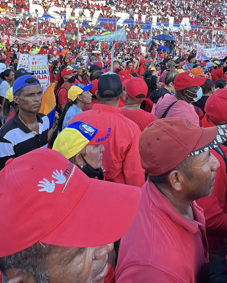willy_casanova's tweet photo. ¡Que molleja de movilización, Maracaibo se lució!

Nos movimos al Pachencho Romero, e hicimos juntos brillar al Zulia con más de 20 mil almas juramentadas de nuestras estructuras de base.

Organizar, unir y sumar

@NicolasMaduro 
@dcabellor
@JacquelinePSUV 
@PartidoPSUV https://t.co/o6FQNcbtgz