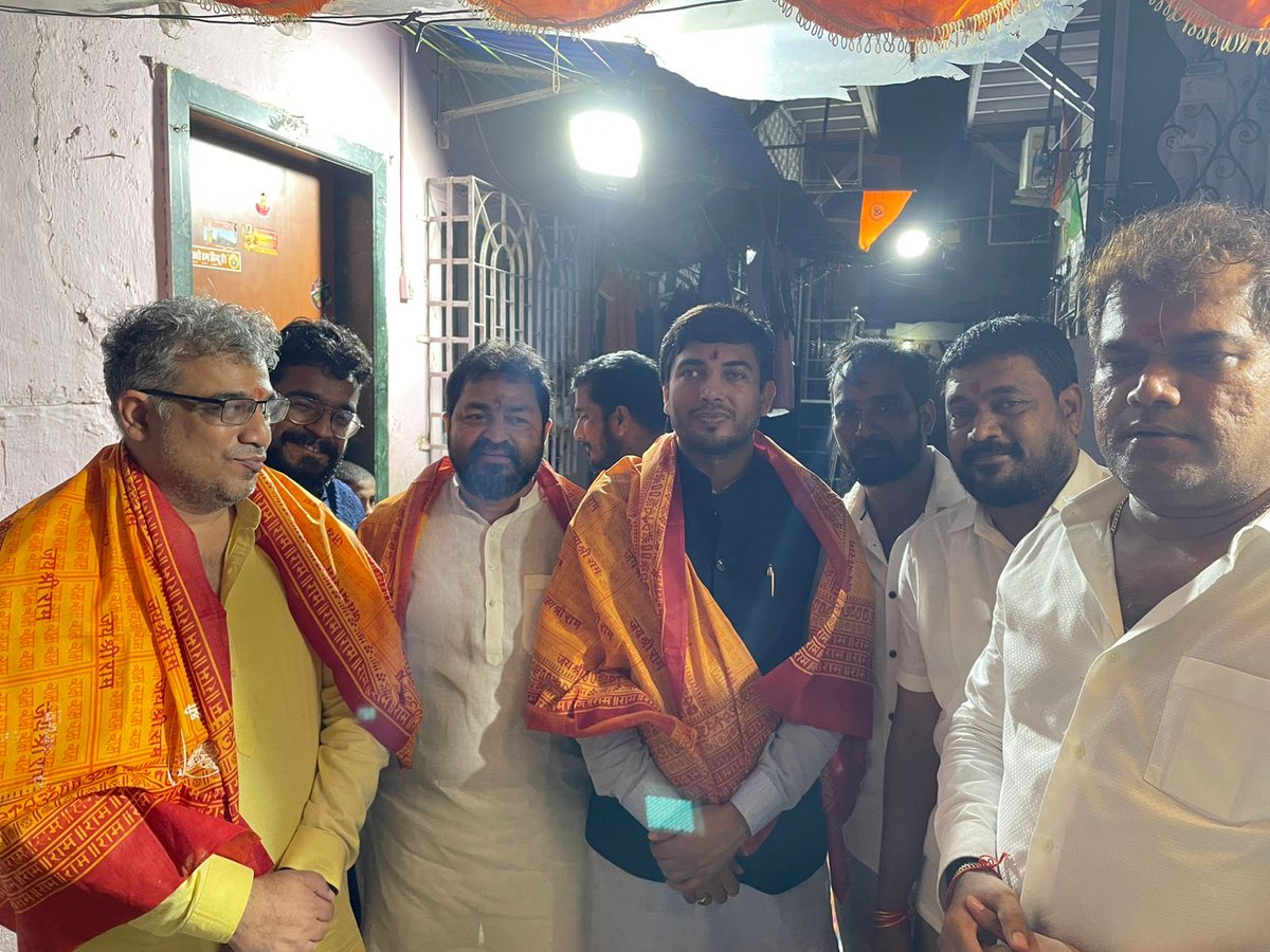 pawantripathi_'s tweet photo. गणनायक सेना मित्र मंडल , साक़ीनाका द्वारा आयोजित दुर्गा पूजा में सहभागी होने का सौभाग्य प्राप्त हुआ ।⁦@BimalBhuta⁩ https://t.co/1fjfDxXWEv