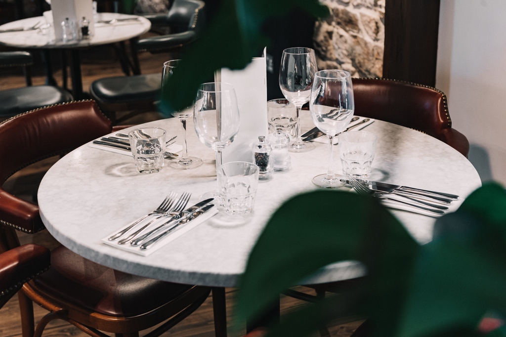 The perfect table for a romantic dinner and drinks 🌿

 #scottishhospitality #visitscotland #scottishfoodie #scottishfoodanddrink  #speyside #scotland #visitscotland #scottish #scottishgin #scottishginandtourism #scottishhighlands #scottishrestaurant
