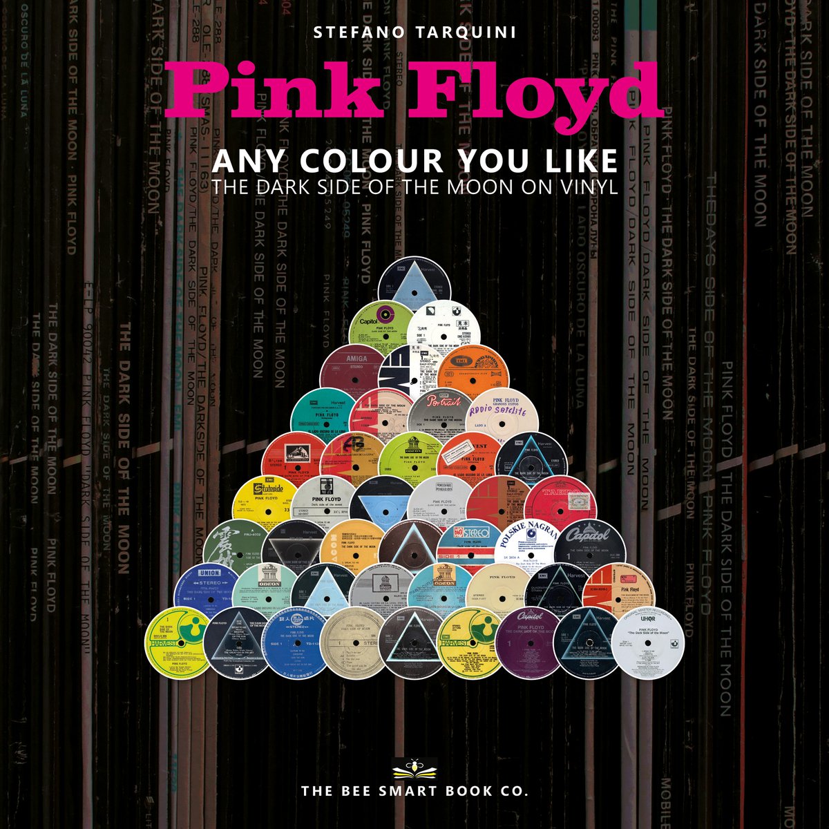THELUNATICSCLUB's tweet photo. ANY COLOUR YOU LIKE – THE DARK SIDE OF THE MOON ON VINYL. di Stefano Tarquini
In uscita il 1° marzo 2023, libro deluxe in edizione limitata a 500 copie. Tutte le 700 varianti conosciute del capolavoro dei Pink Floyd su LP, con oltre 1.000 immagini. Maggiori dettagli a breve. https://t.co/b43exRmv6t