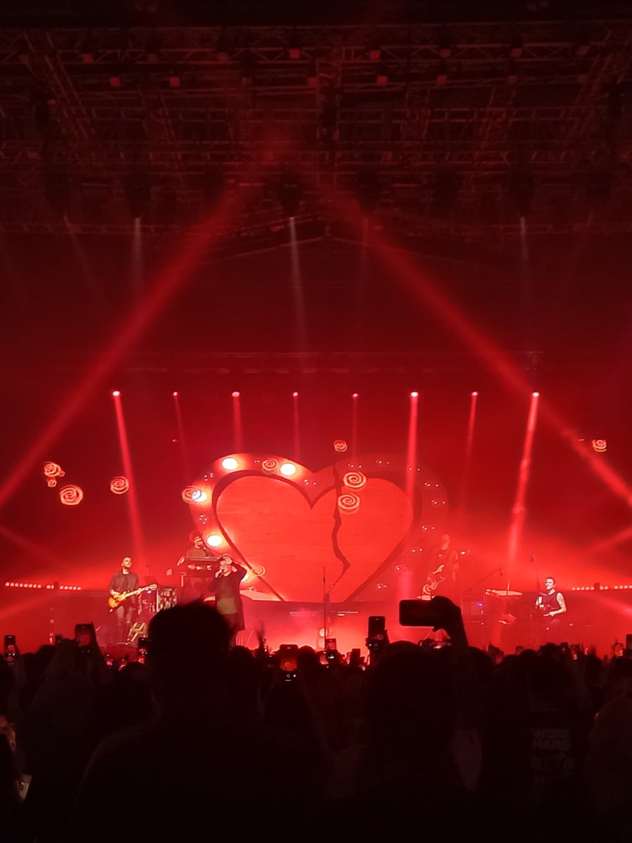 oldchardigan's tweet photo. An incredible night i will never forget!
Please come back to Indonesia soon! <3 @thescript @TheScript_Danny @glenofthepower https://t.co/9vaSuMh7e9