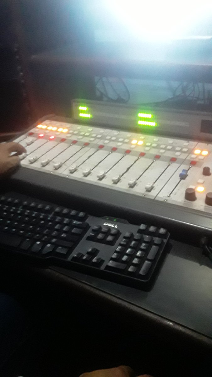 ArturoC69755641's tweet photo. #Cojedes|12:56pm| Arrancamos la edicion de hoy martes 4 de octubre en La Elite de la Radio, a través de @Class987FM. Somos la radio que se distingue. #oct04 @Juanjosanoja @alexandermirele @pedroluisanchez @INN_MERIDA. https://t.co/Wg5wRidTnz