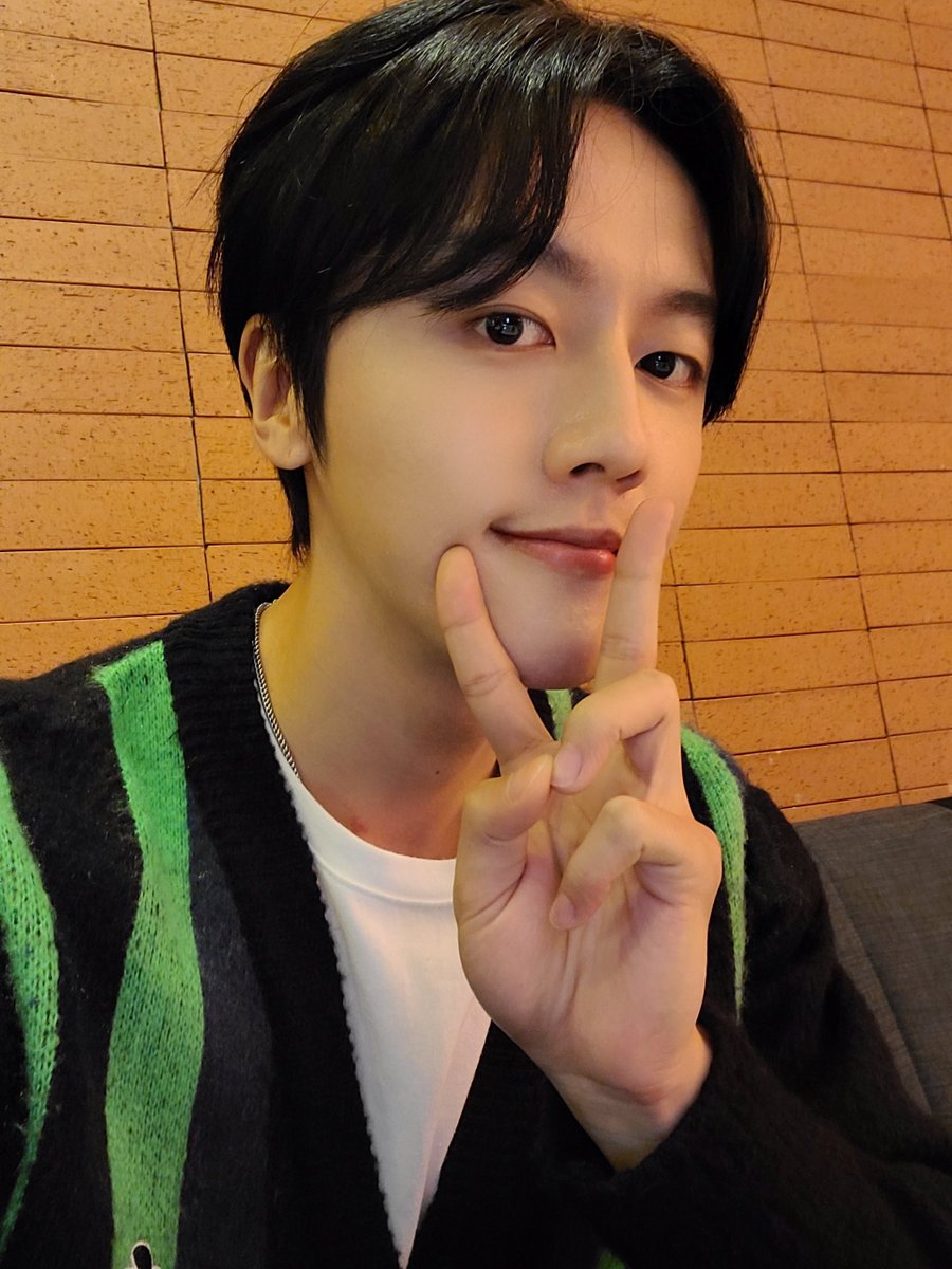 timeto_YB's tweet photo. 211005 공식 팬카페

#셒구가_선물해준_6년의_행복
#SF9_6th_Forever

#SF9 #영빈 #YOUNGBIN #ヨンビン https://t.co/sKEbIg7JIe