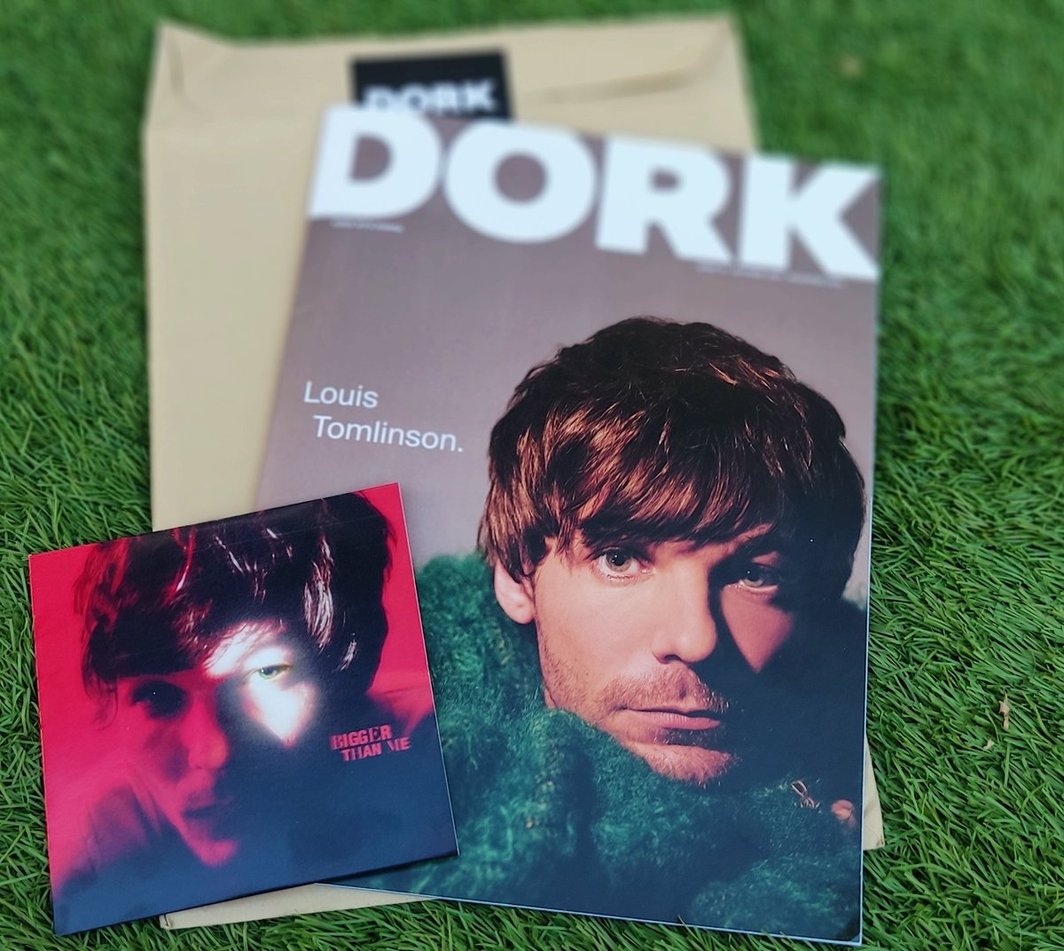 meandwalls's tweet photo. @LTHQOfficial Got mine last week, with the copy of Dork with Louis cover. #BiggerThanMe https://t.co/uTypXKKLeL