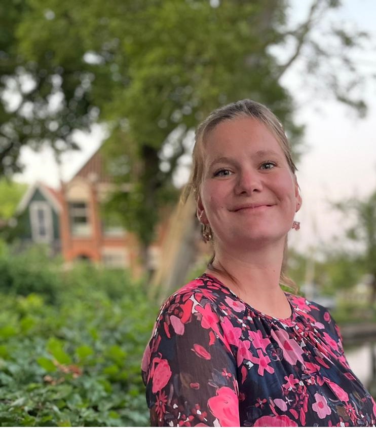 viaazwolle's tweet photo. Mensen die dakloos zijn, overlijden tussen de 10 en de 30 jaar eerder dan gemiddeld. 
@hannavlm00 promoveerde aan de @VUamsterdam op dit onderwerp. Zij is onderzoeker bij @ZorgZingeving 

Kijk op https://t.co/8gBNJDrfc5 

#dakloos #viaa #zorgzingeving #palliatievezorg https://t.co/67T9KFQ5Jr