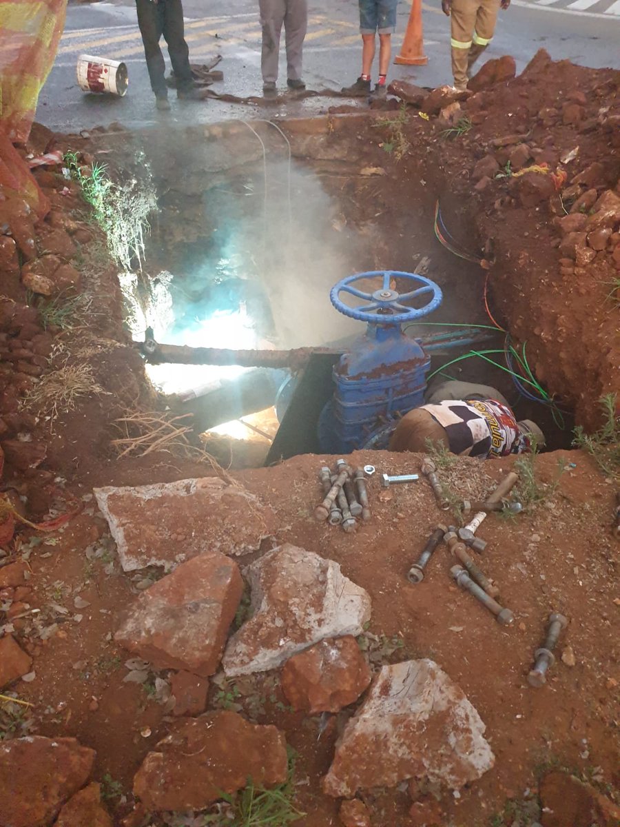 pieteranker's tweet photo. @CityTshwane @Our_DA so this is how they do planned maintenance on a main water line looks like @MyANC contractors no ppe no hse and 3 hours late FFS what's happening to my beloved country. https://t.co/Wt8iOlOGn8