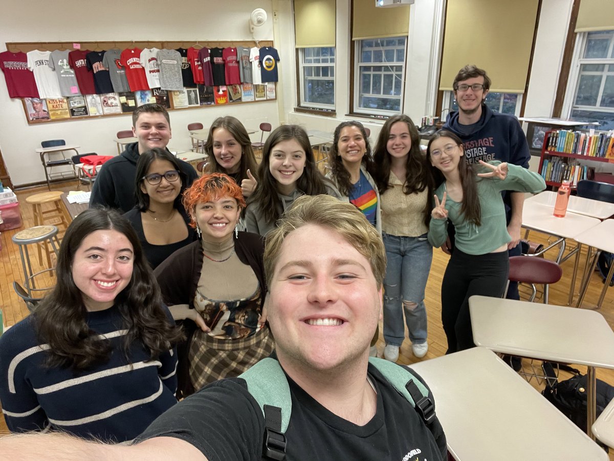 ShakespeareHMHS's tweet photo. SHAKESPEOPLE UNITE! Our next Shakespeare Troupe meeting will be next Tuesday, 10/11 in A209 to prep for the Shakespeare Competition. We are also VERY excited for our first club outing — @HMHSDrama’s The Somewhat True Tale of Robin Hood!! Merry times ahead!! https://t.co/MToXBKUspo