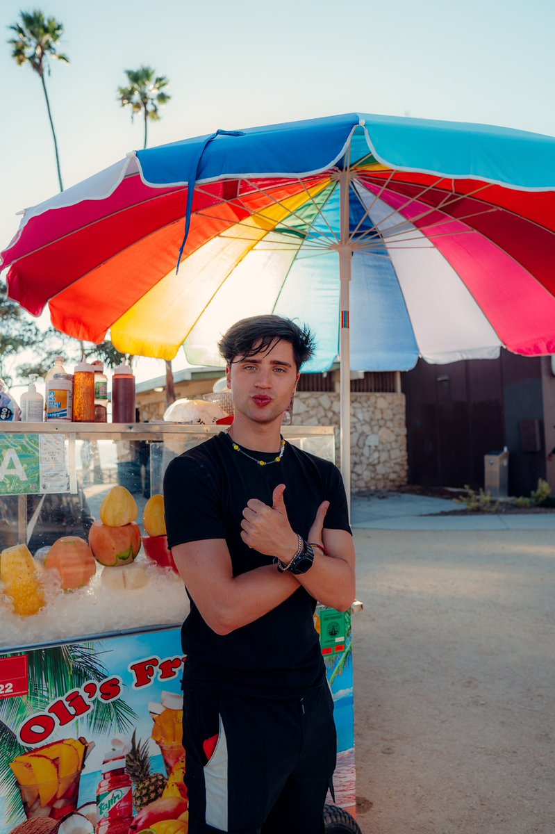 emartineeez's tweet photo. amo la fruta 🍈 https://t.co/qKjRhlHpA5