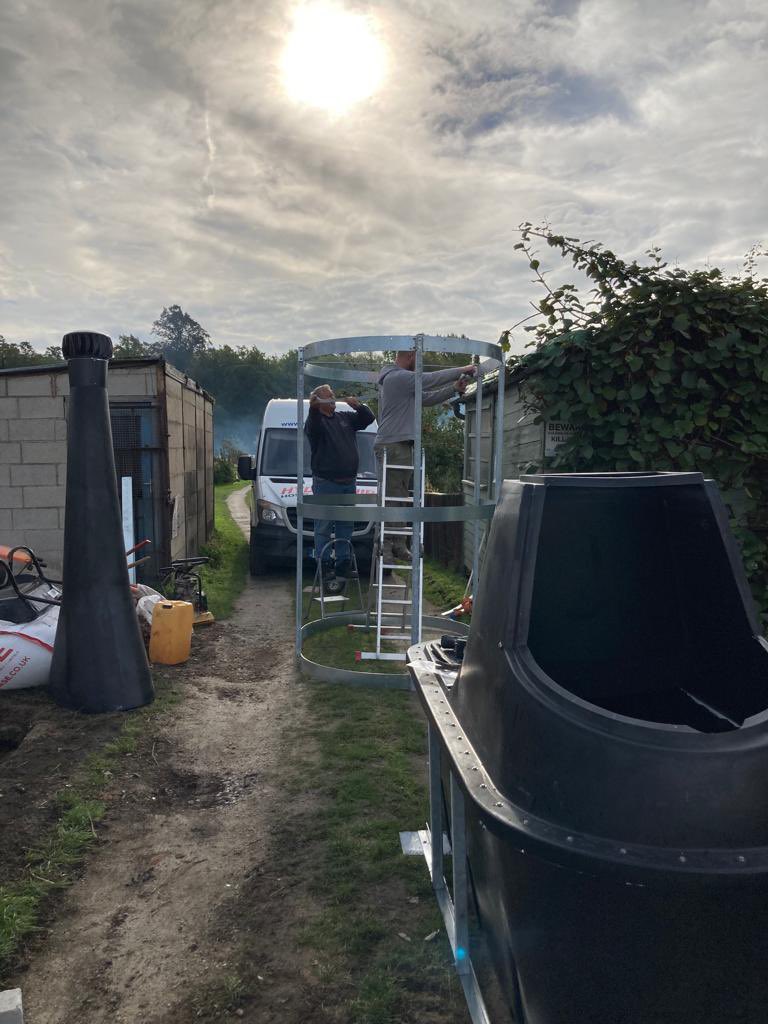 ARDAllotments's tweet image. It’s been all go on site with the latest addition to our lovely allotments - a new loo! Thank you to everyone who helped with the heavy lifting work #allotmentlife #community