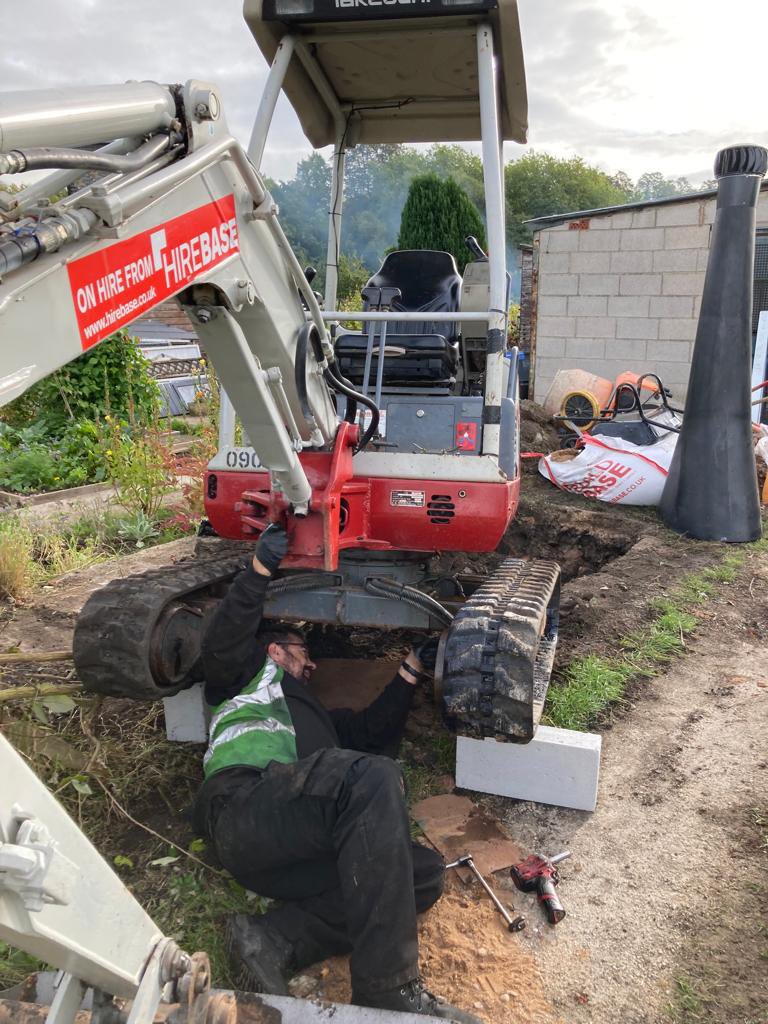 ARDAllotments's tweet image. It’s been all go on site with the latest addition to our lovely allotments - a new loo! Thank you to everyone who helped with the heavy lifting work #allotmentlife #community
