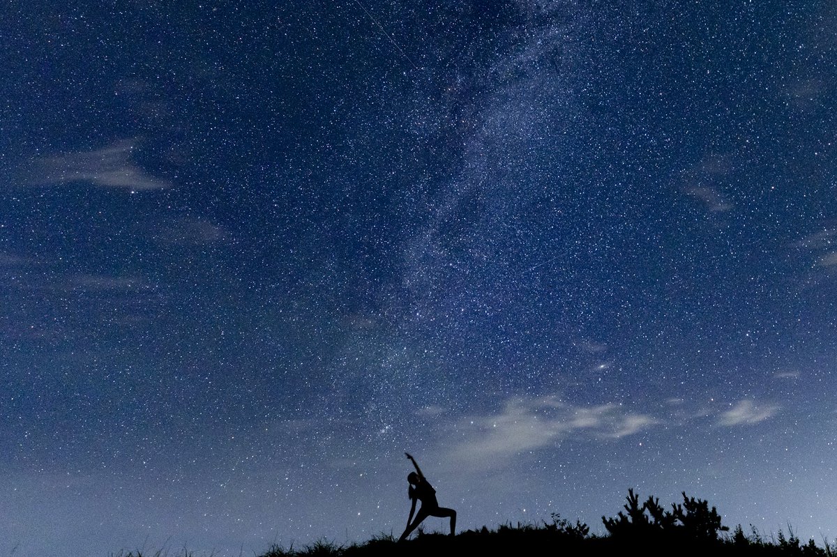 ＃大山星空ヨガ🌟
大山の ＃星空 と溶け合う…
不思議な感覚のヨガ体験してみませんか？
◆開催日　10月15日(土) 19：00スタート
◆詳細・申込み　tourismdaisen.com/tour/star_yoga/

ヨガ講師は ＃吉田尚子 先生
初めてでもわかりやすく指導してくださいます🎶
＃ヨガ のあとは好きなヨガポーズで記念撮影も📸