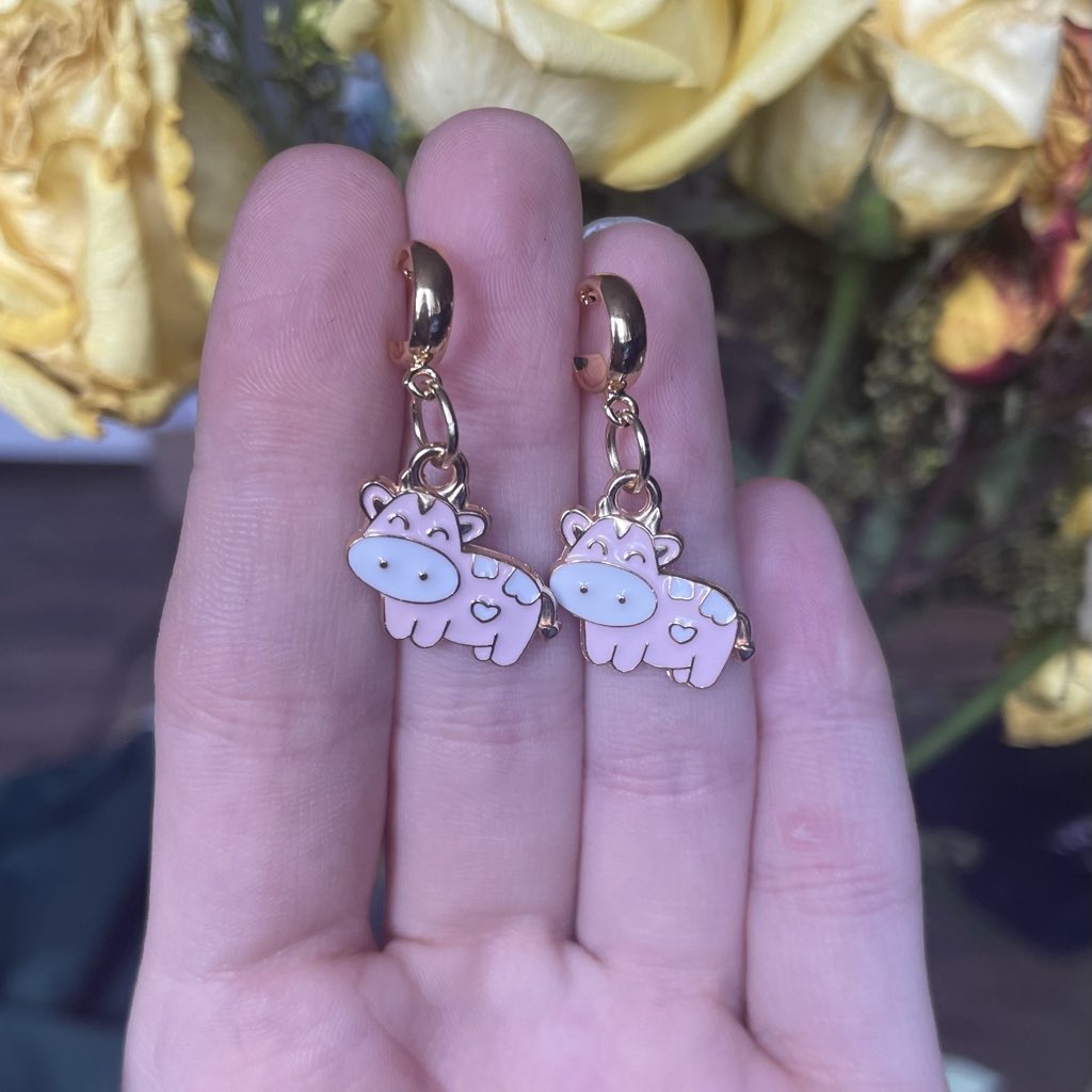 cow studs 🐮 link in bio 💕 RT for support 🤍