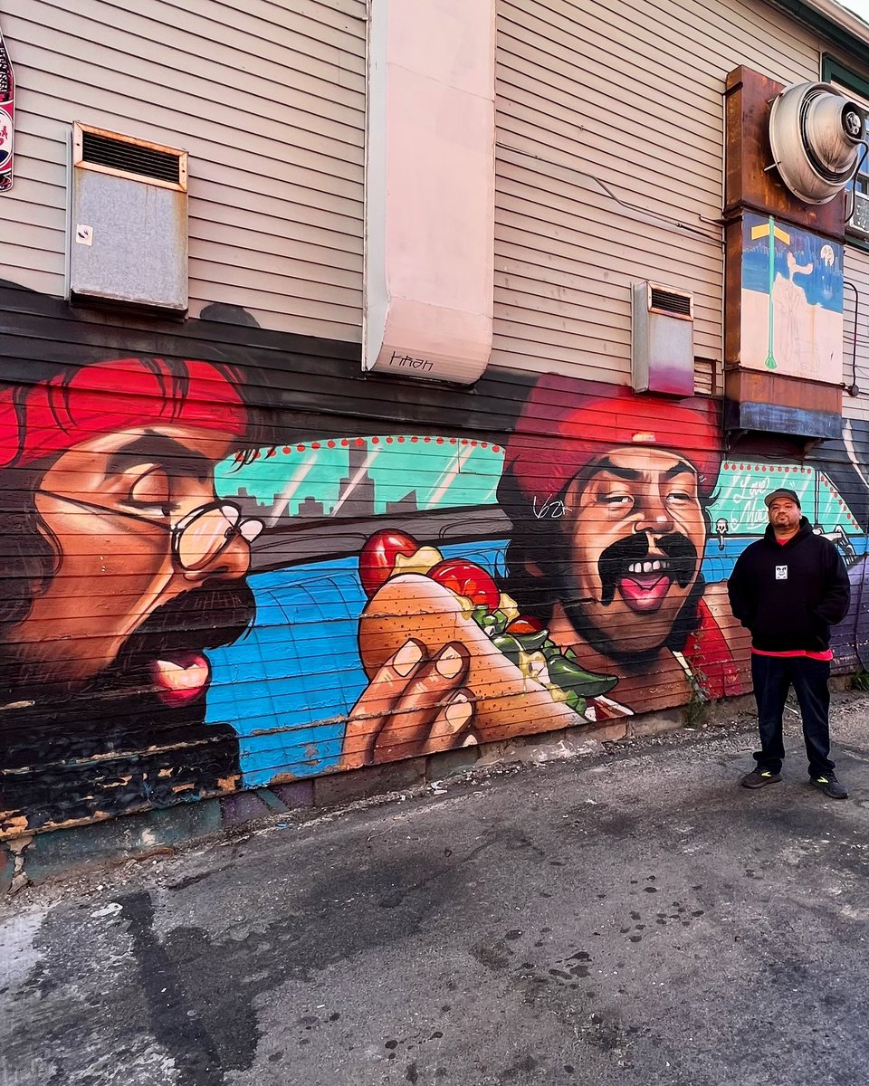 EnPilsen's tweet photo. Memo’s Hot Dogs #enPilsen was forced to shut down! Click the link below to find out why the city of Chicago wants this mural gone! 📸: Artist, Debso in front of his mural https://t.co/RUw0De8rMB #chicago #chicagonews #pilsenchicago #chicagomurals https://t.co/GXU4daC2zQ