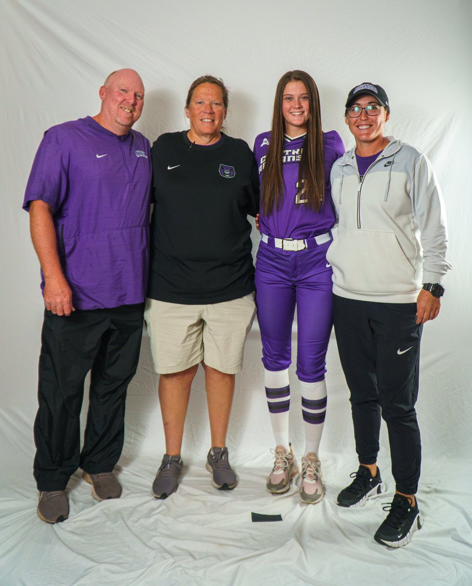 Had an amazing day at my visit to <a href="/UCASoftball/">UCA Softball</a>. Thank you <a href="/CoachJenParsons/">Jenny Parsons</a> <a href="/CoachLucas_/">Coach Lucas</a>  for showing me around campus and allowing me to learn more about the program!!💜🤍🖤